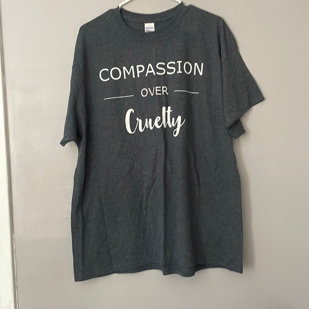 T-shirt. “Compassion over cruelty”. XL GILDAN heavyweight tee. Dark gray. Nice